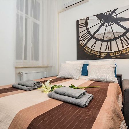 Timeless Apartment With Free Private Parking ブダペスト エクステリア 写真