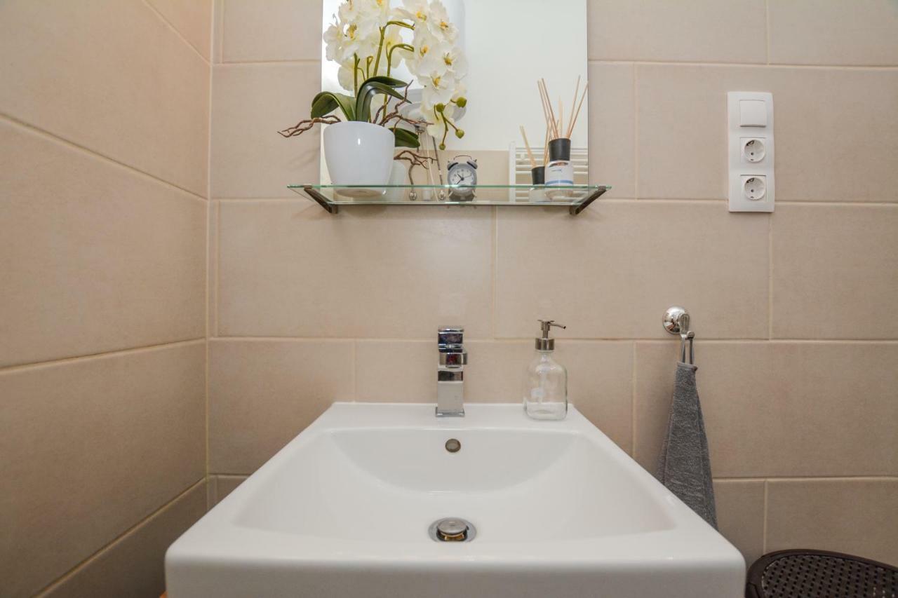 Timeless Apartment With Free Private Parking ブダペスト エクステリア 写真