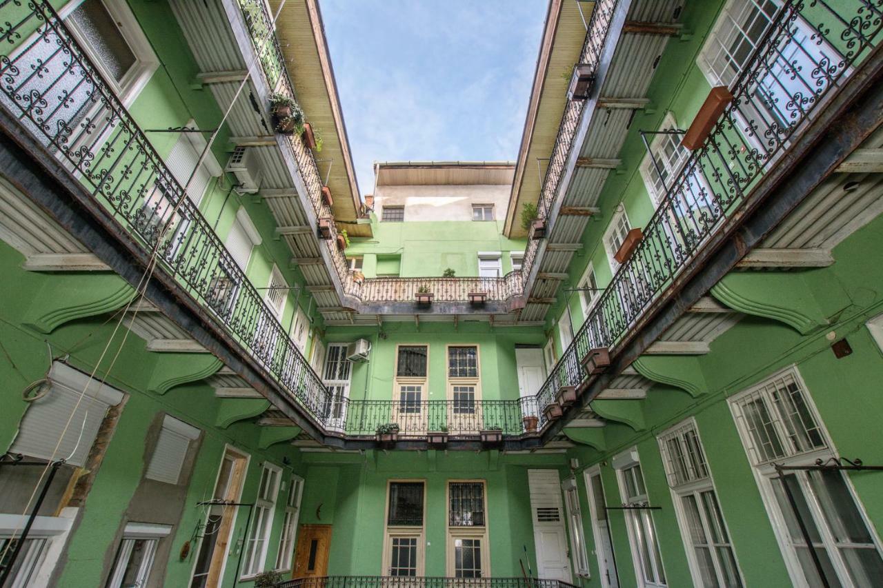 Timeless Apartment With Free Private Parking ブダペスト エクステリア 写真