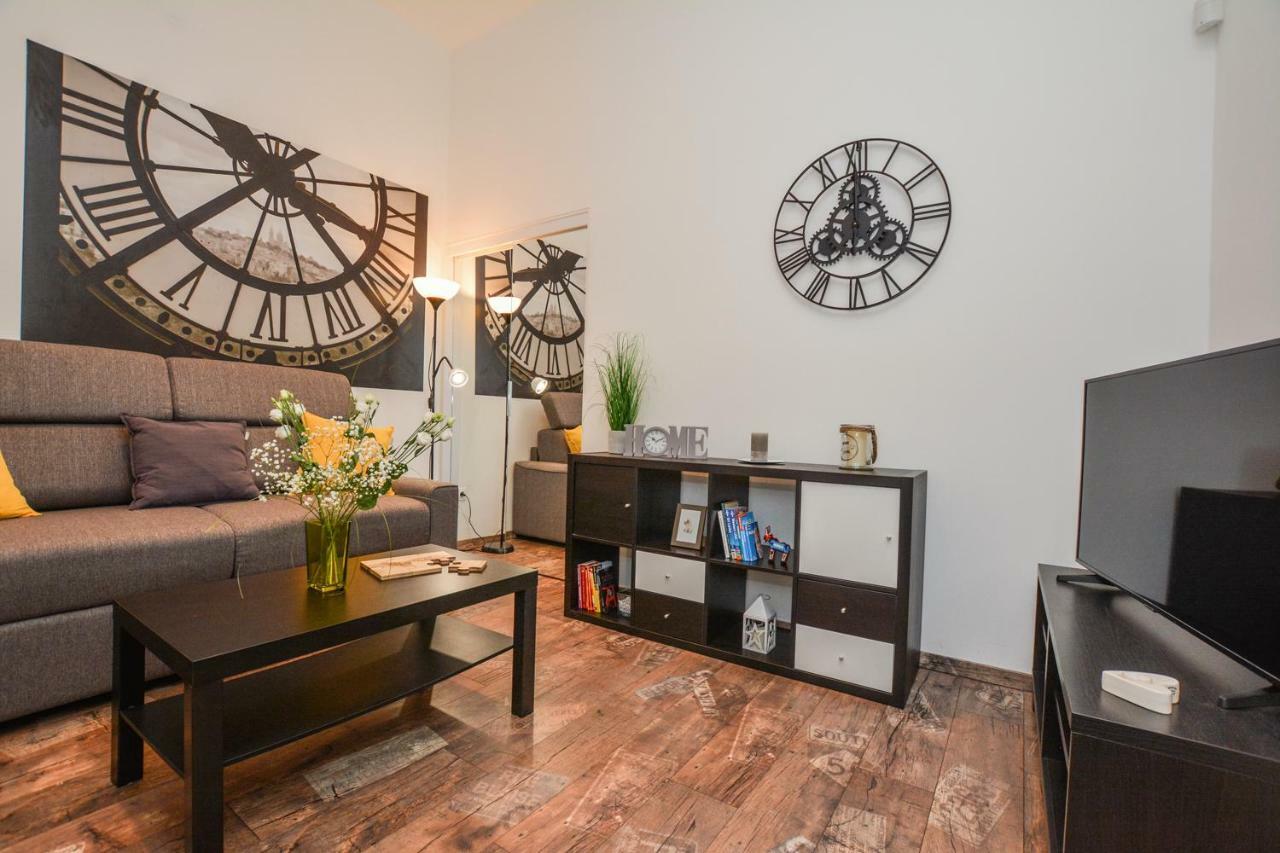 Timeless Apartment With Free Private Parking ブダペスト エクステリア 写真