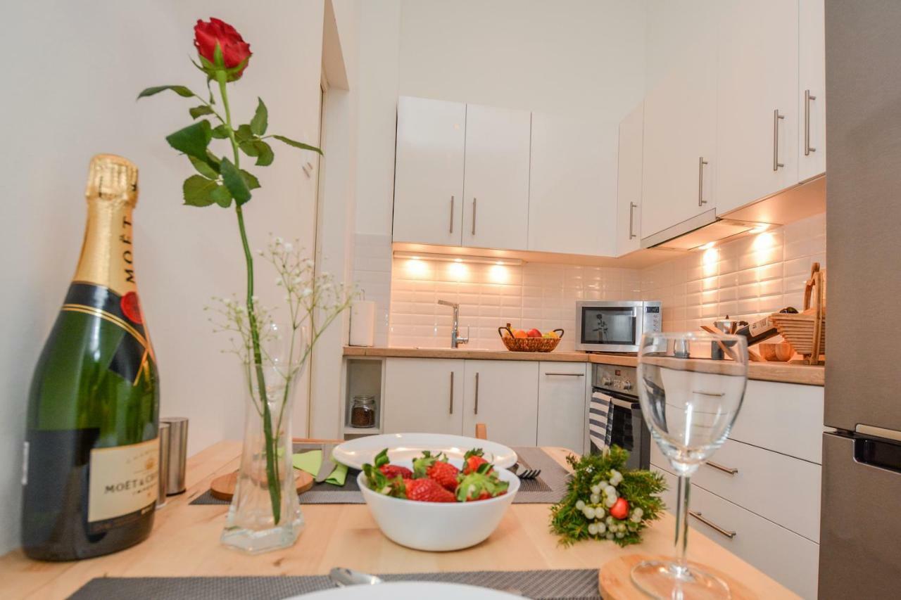 Timeless Apartment With Free Private Parking ブダペスト エクステリア 写真