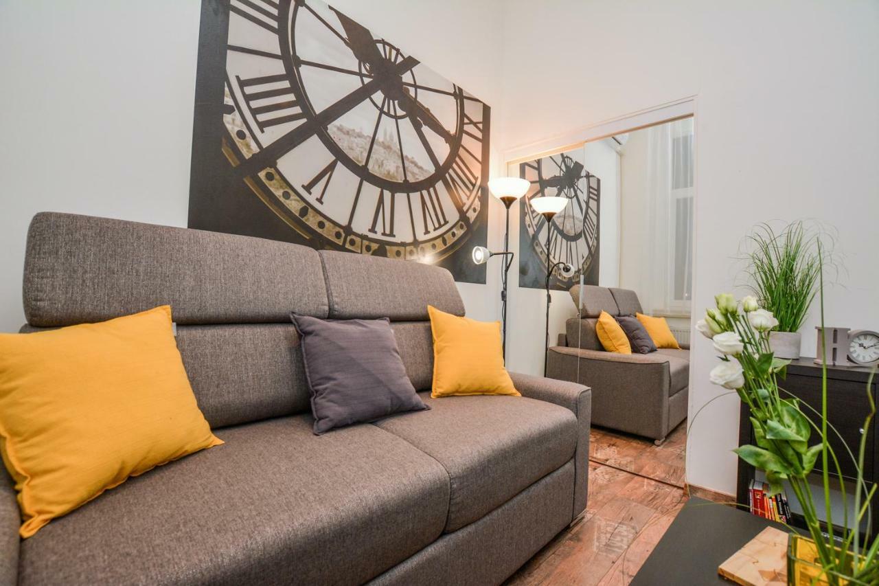 Timeless Apartment With Free Private Parking ブダペスト エクステリア 写真